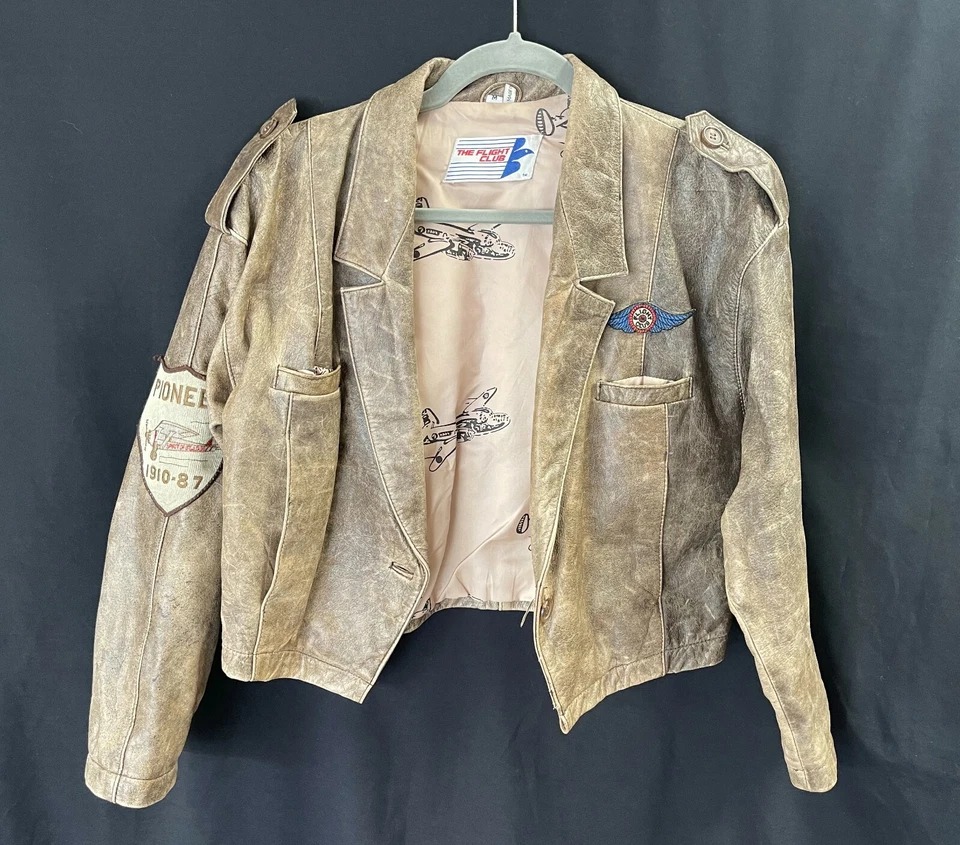 Chaqueta de aviador The Flight Club de colección de cuero para mujer mediana Pioneer 1910-87 parche Foto 1 de 4