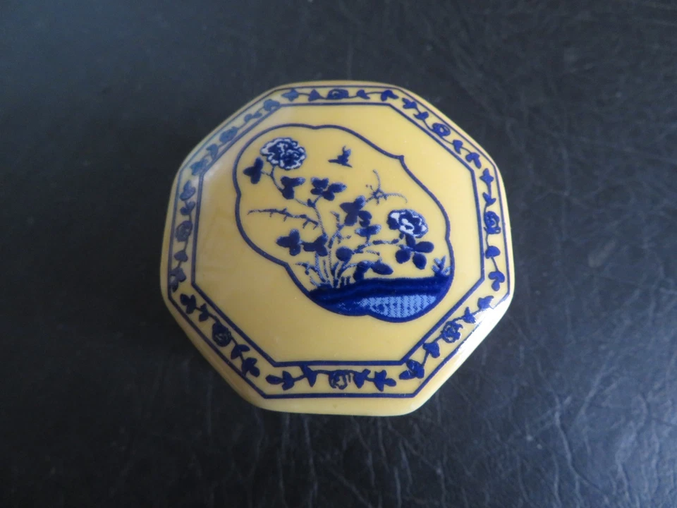 Delprado lidded trinket pill box e.p.02 - Image 1 of 4