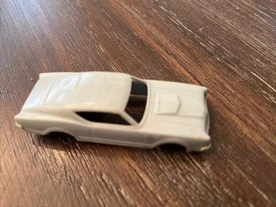 Coche de juguete vintage JVC Co plástico azul mercurio Foto 1 de 4