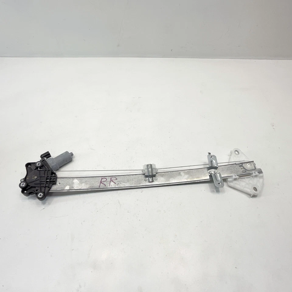 OEM 2016 - 2022 HONDA PILOT REAR RIGHT SIDE DOOR WINDOW REGULATOR W/ MOTOR - Image 1 of 4