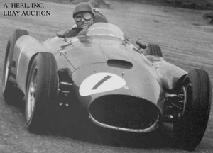 Juan Manuel Fangio Ferrari D50 Formel 1 1956 Großer Preis von Großbritannien Rennfoto  - Bild 1 von 1