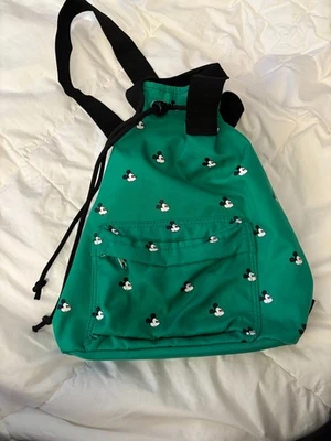 Mini Mochila Bolso Bandolera Forever 21 X Disney Estampado Mickey Mouse Verde Foto 1 de 4