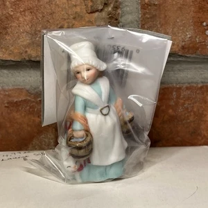 Lefton LAURIE SILVERS 10619 Lady w/ Buckets  Cat Christmas Colonial Village 1995 - Picture 1 of 4
