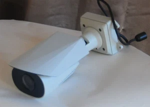 Avigilon  3.0C-H4A-25G-BO2-IR-B Bullet Video  Zoom Camera - Network - Picture 1 of 1