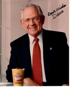 Foto firmada por DAVE THOMAS 8x10 WENDY'S FUNDER con holograma certificado de autenticidad - Imagen 1 de 2