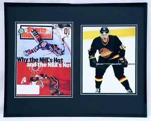 Pavel Bure Signed Framed 16x20 Sports Illustrated Cover + Photo Set Canucks - Picture 1 of 2