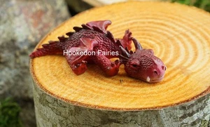 Miniatur schlafender Mini roter Drache TO 4464 Feengarten - Bild 1 von 9