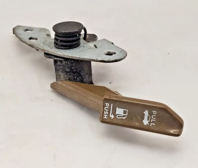 Nissan 300ZX 1984-1989 maletero trasero y manija de liberación de puerta de combustible con moldura marrón OEM Foto 1 de 4