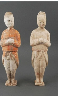 Figuras de novio de la dinastía Tang de terracota - alrededor del siglo VII al X dC con certificado de autenticidad  Foto 1 de 3