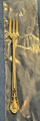 Horquilla encurtida de plata esterlina Chantilly by Gorham de 3 dientes con cordones aplicados 5 3/4" Foto 1 de 4