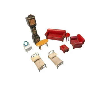 Lotto antico vintage 9 mobili casa delle bambole letti metallo divano Strombecker Mattel - Foto 1 di 22