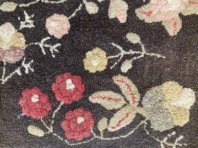 Antique Vintage floral decorated Primitive American hooked rug 36" x 19" - Image 1 of 4