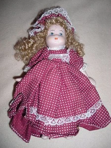 PORZELLANPUPPE -7 ZOLL - MINI PORZELLAN SAMMLERPUPPE-#8 - Bild 1 von 4