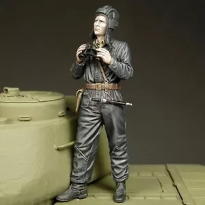 Petrolero ruso soviético modelo real 1/48 en reposo de pie con binoculares en mano 971 - Imagen 1 de 1