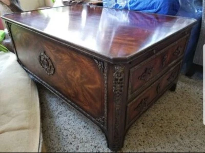 Журнальный столик Theodore Alexander с местом для хранения и выдвижным пространством - Изображение 1 из 4