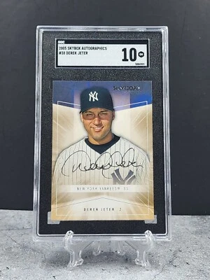 Derek Jeter HOF - SGC 10 - 2005 Skybox Autographics - NY Yankees - SGC Pop 1 - Image 1 of 2