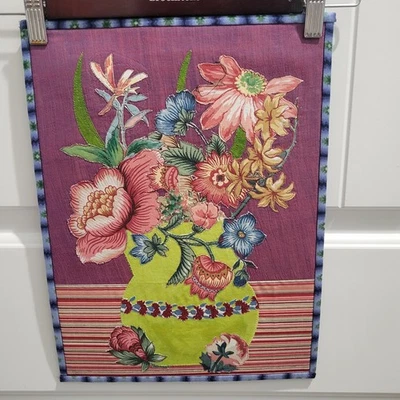 Colgante de pared acolchado hecho a mano, floral estilizado, flores, jarrón, 11,58" x 15,5" Foto 1 de 4