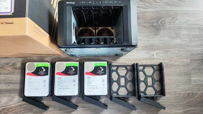NAS Synology DS 1513+ & 3x10TB IronWolf HDDs & Noctua Lüfter - Bild 1 von 4