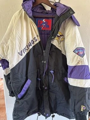 Vintage 90’s Minnesota Vikings NFL Pro Player Puffer Jacket Large Daniel Young - Image 1 of 4