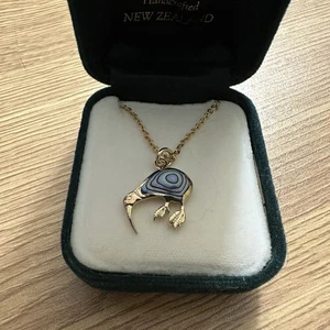 Vintage NZ Souvenir Kiwi Bird Pendant Necklace Paua Shell Handcrafted  - Picture 1 of 5