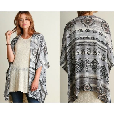 Cárdigan Azteca Tribal Frente Abierto Gris Carbón Negro Umgee con Abertura Lateral S/M Foto 1 de 4