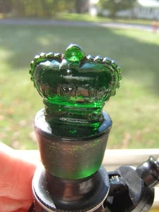 ANTIQUE CROWN BOTTLE STOPPER EMERALD or DEEP FOREST GREEN VERY NICE - Picture 1 of 9