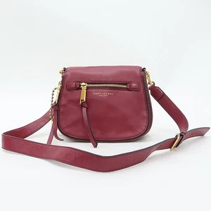 Marc_Jacobs Umhängetasche mit Reißverschluss und verzierter Lederklappe - Bild 1 von 4