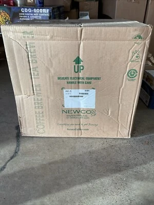 Cafetera comercial Newco AK-3, 3 calentadores, acero inoxidable verter Foto 1 de 2