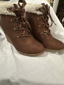 Nautical Woman’s Booties Size 7.5 - Picture 1 of 8
