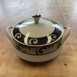 Sasaki Japan POMPEII Ciotola da portata rotonda coperta per verdure 1 ea 1 disponibile - Foto 1 di 6