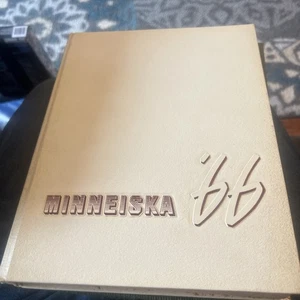 State Teachers College 1966 - Anuario anual - Whitewater Wisconsin - Minneiska - Imagen 1 de 3