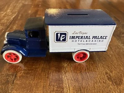 ERTL 1931 Hawkeye Motor Truck Diecast Banco de Monedas Escala 1/34 Blanco Azul con Llave Foto 1 de 4