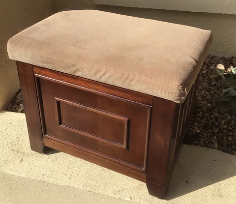 LOVELY ARTS & CRAFTS OAK UPHOLSTERED FOOT STOOL WITH STORAGE Cover