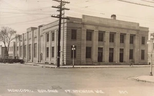 Postal de Fort Atkinson Municipal Building Wisconsin RPPC LP10 - Imagen 1 de 2