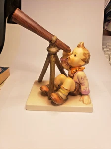 HUMMEL 132 "Star Gazer" Figurine 4 3/4" tall - Picture 1 of 5