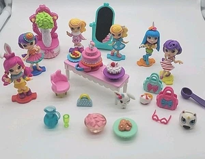 Party Popteenies Mini Figuren 2,25 cm Konvolut mit Zubehör - Bild 1 von 4