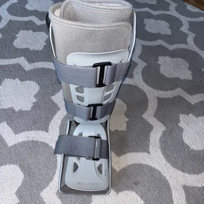 Aircast Airselect Standard Walker Brace Walking Boot *MEDIUM*  - Image 1 of 4