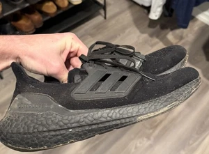 Size 11 - adidas UltraBoost 4.0 Triple Black Mens Sneakers Athletic Primeknit - Picture 1 of 5