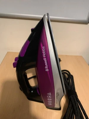 Russell Hobbs Colour Control Pro Steam Iron 2600w Used - Image 1 of 4