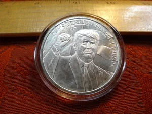 The White House Trump 2020 1 Oz .999 Silver Round - No Reserve - Free S&H USA - Picture 1 of 3