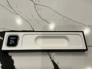 Apple Watch SE 44mm, GPS + Cellular - Photo 1 sur 4