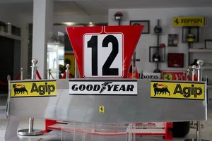 1975 Ferrari 312T Nosecone - Niki Lauda World Championship Season 1/1 Replica - Bild 1 von 7