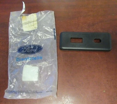 Bisel interruptor de escudo de puerta negro Mercury Capri 1976-78 NOS Foto 1 de 3