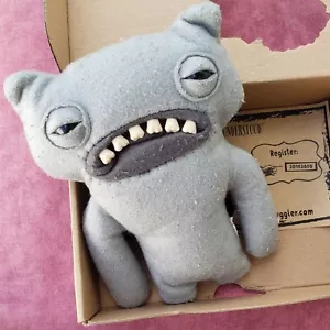 Fuggler Divertido Monstruo Feo Peluche Gris Ojos Dormidos 9" + Caja + Adopción Gótico M4 - Imagen 1 de 15