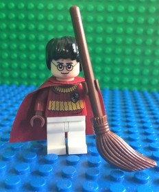 Lego HARRY POTTER MINIFIGURE IN QUIDDITCH UNIFORM Broomstick Minifig 4737 NEW