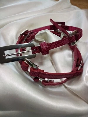 Cinturón Casa Blanca/Mercado Negro Rosa Aspecto Serpiente Herrajes Cromados Foto 1 de 4