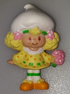 Vintage 1981 Strawberry Shortcake figurine - Lemon Meringue holding flowers - Picture 1 of 1