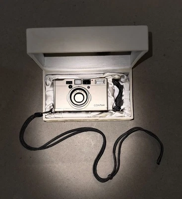 Contax Tix Carl Zeiss 28mm f/2.8 Point＆Shoot APS Film Camera with extra films - Image 1 of 4
