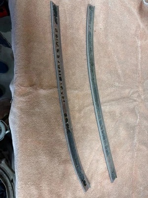 Tapa tornillo trasero izquierdo y derecho ford pinto cruising wagon Foto 1 de 2