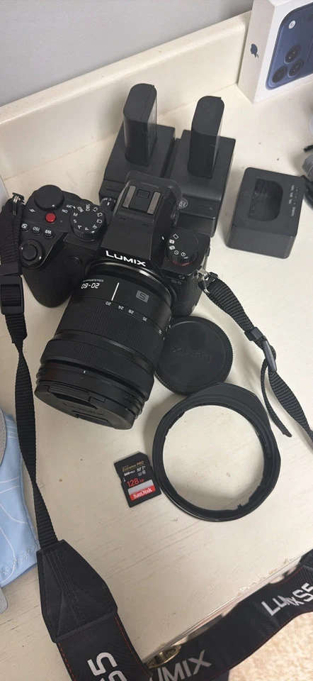 Panasonic LUMIX S5 24.2MP Mirrorless Camera (LUMIX S 20-60mm F3.5-5.6) - Image 1 of 1